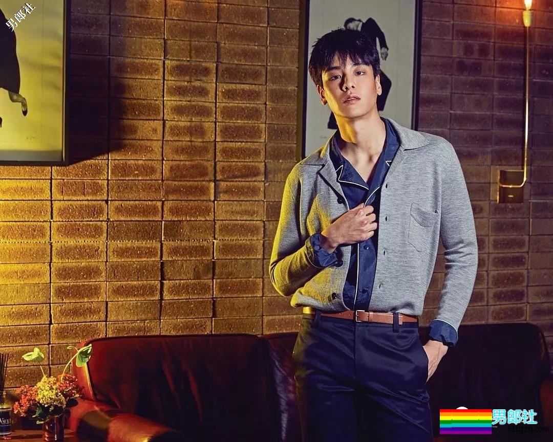 长腿肌肉帅哥海边秀身材惊艳网络，理想男友小狼狗劲瘦结实又帅气！ - 51虹马