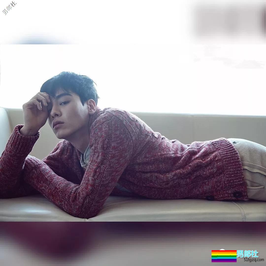 长腿肌肉帅哥海边秀身材惊艳网络，理想男友小狼狗劲瘦结实又帅气！ - 51虹马