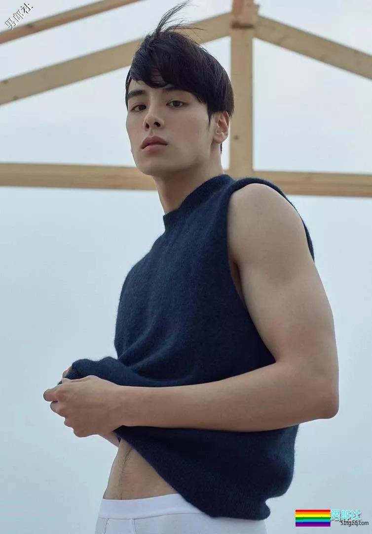 长腿肌肉帅哥海边秀身材惊艳网络，理想男友小狼狗劲瘦结实又帅气！ - 51虹马