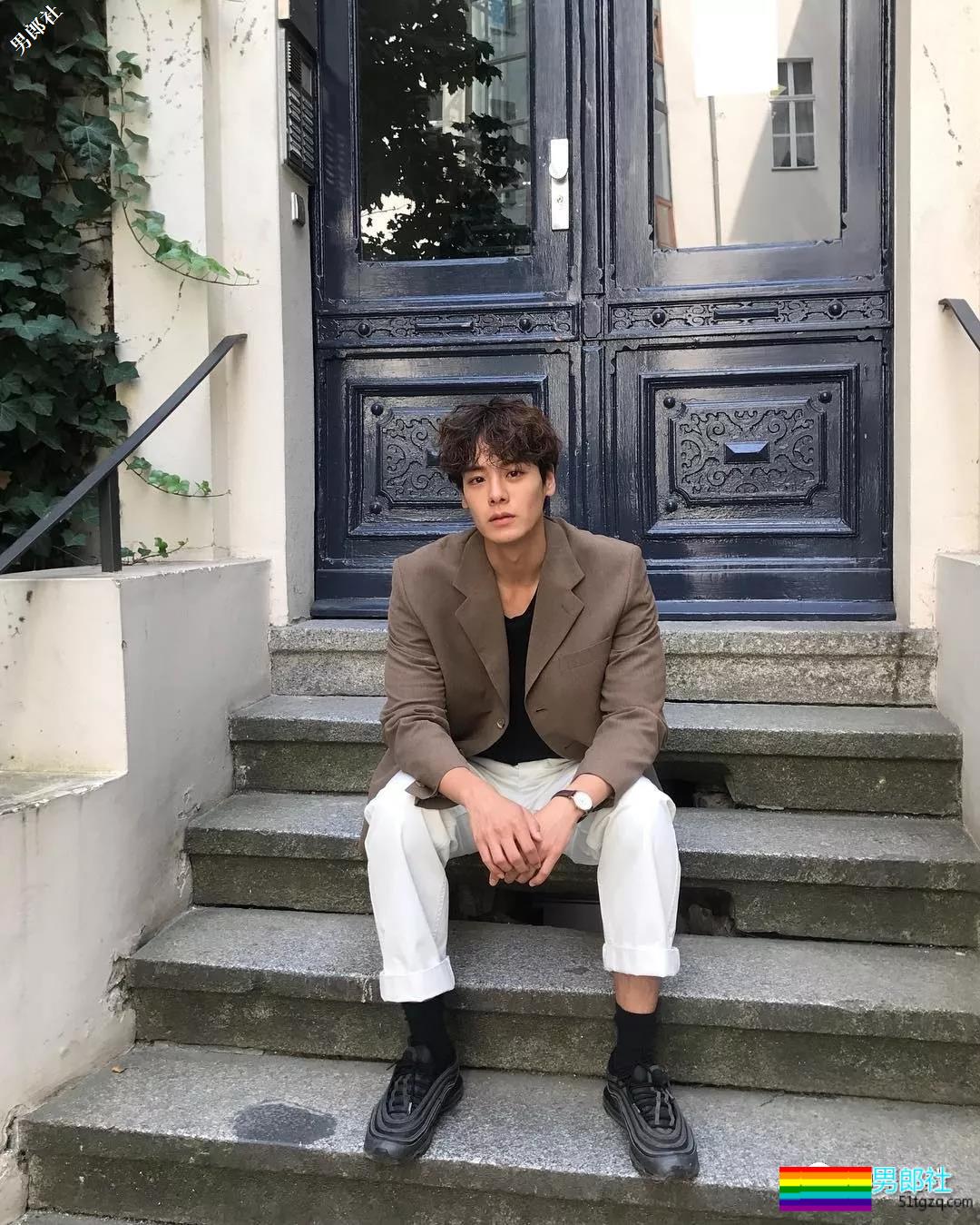 长腿肌肉帅哥海边秀身材惊艳网络，理想男友小狼狗劲瘦结实又帅气！ - 51虹马