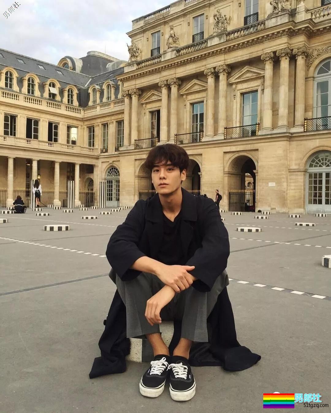 长腿肌肉帅哥海边秀身材惊艳网络，理想男友小狼狗劲瘦结实又帅气！ - 51虹马