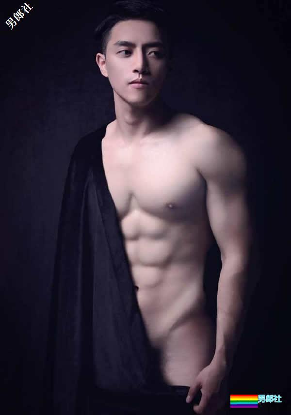 网友说他是童颜巨屌 肌肉帅哥湿身诱惑 - 51虹马