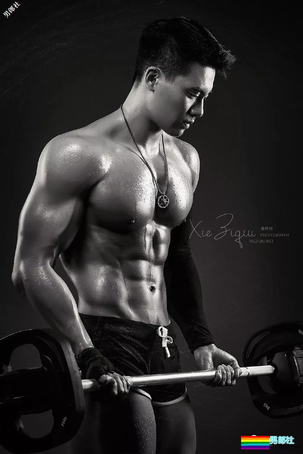 某健身极品肌肉教练又发撩人石更照！百看不厌的直男小哥荷尔蒙爆发！ - 51虹马