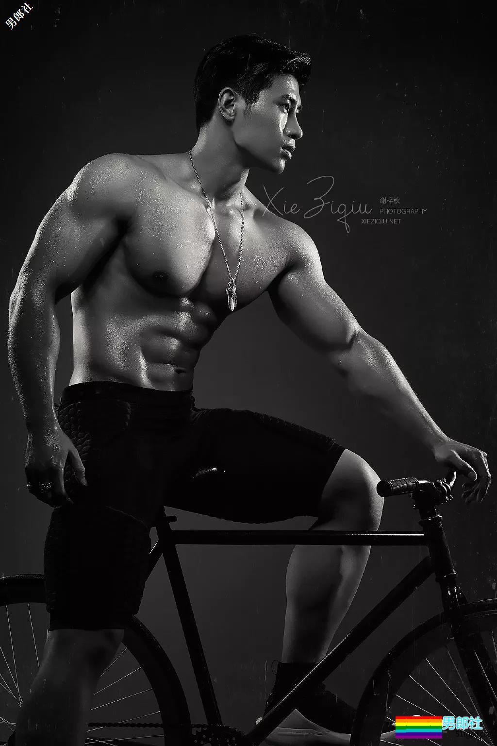 某健身极品肌肉教练又发撩人石更照！百看不厌的直男小哥荷尔蒙爆发！ - 51虹马