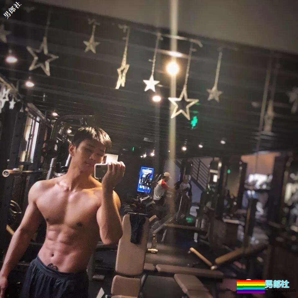 某健身极品肌肉教练又发撩人石更照！百看不厌的直男小哥荷尔蒙爆发！ - 51虹马