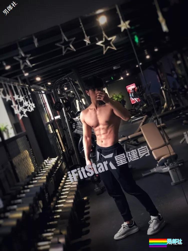 某健身极品肌肉教练又发撩人石更照！百看不厌的直男小哥荷尔蒙爆发！ - 51虹马