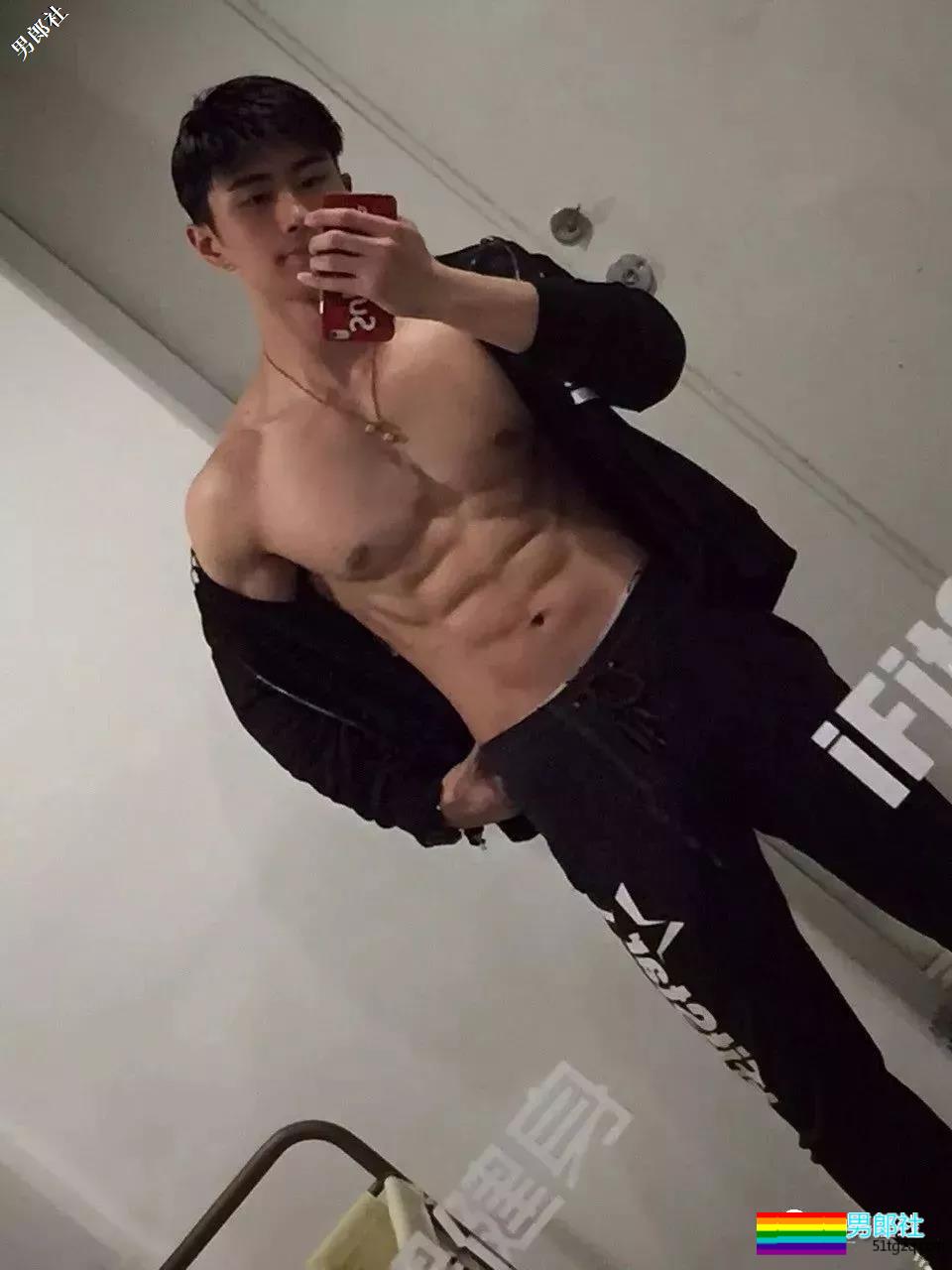 某健身极品肌肉教练又发撩人石更照！百看不厌的直男小哥荷尔蒙爆发！ - 51虹马
