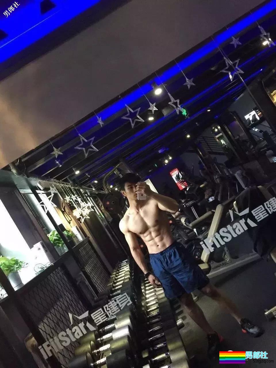 某健身极品肌肉教练又发撩人石更照！百看不厌的直男小哥荷尔蒙爆发！ - 51虹马