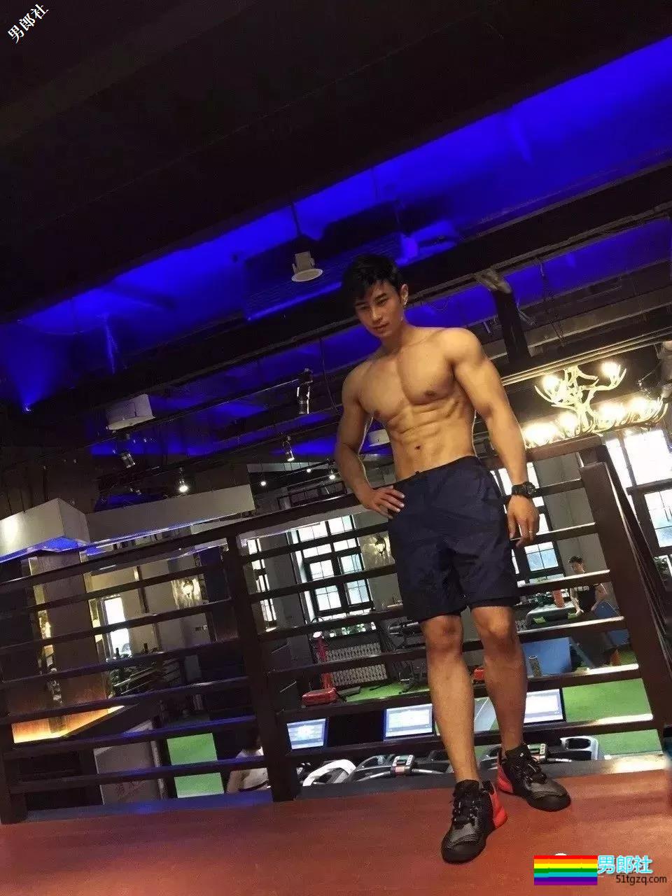 某健身极品肌肉教练又发撩人石更照！百看不厌的直男小哥荷尔蒙爆发！ - 51虹马