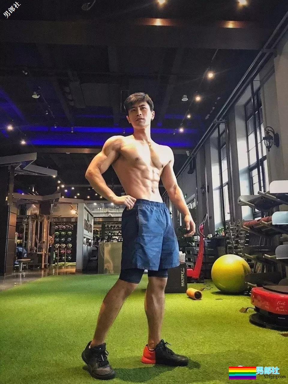 某健身极品肌肉教练又发撩人石更照！百看不厌的直男小哥荷尔蒙爆发！ - 51虹马