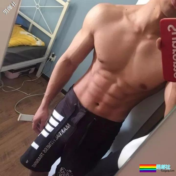 某健身极品肌肉教练又发撩人石更照！百看不厌的直男小哥荷尔蒙爆发！ - 51虹马