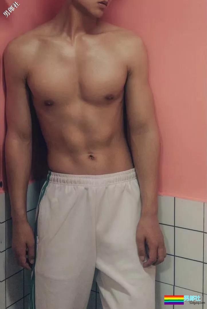 武科大1米88大长腿学弟，撩衣杀秒男星几条街 - 51虹马