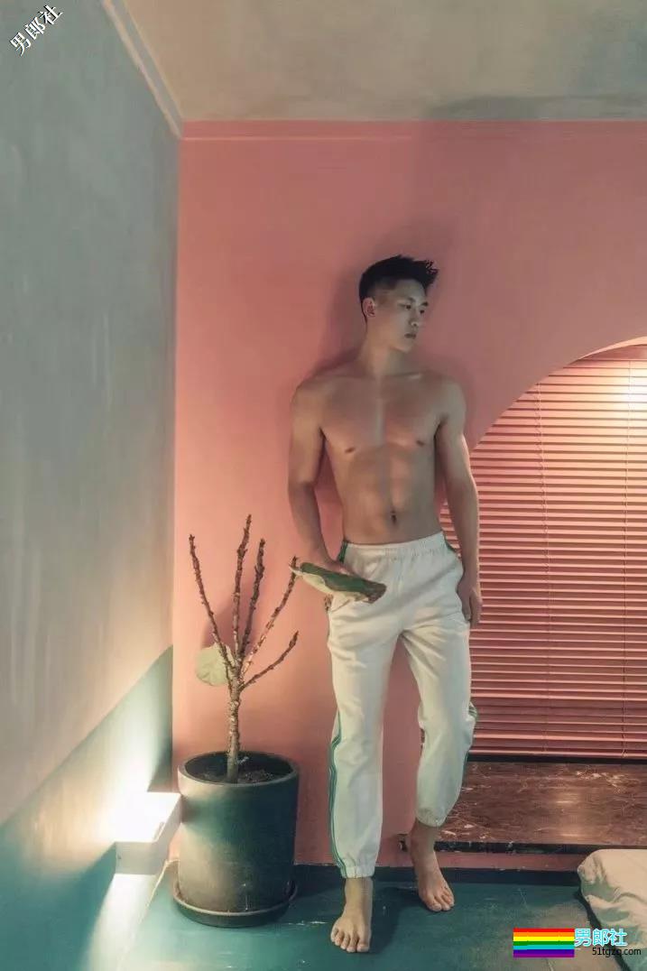 武科大1米88大长腿学弟，撩衣杀秒男星几条街 - 51虹马