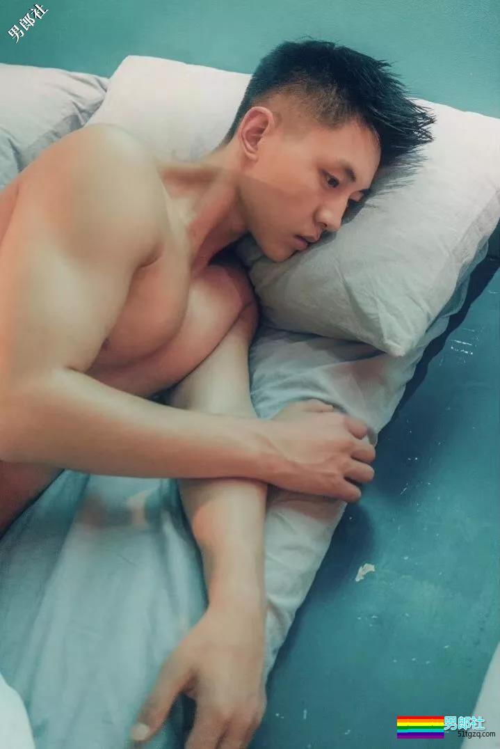 武科大1米88大长腿学弟，撩衣杀秒男星几条街 - 51虹马