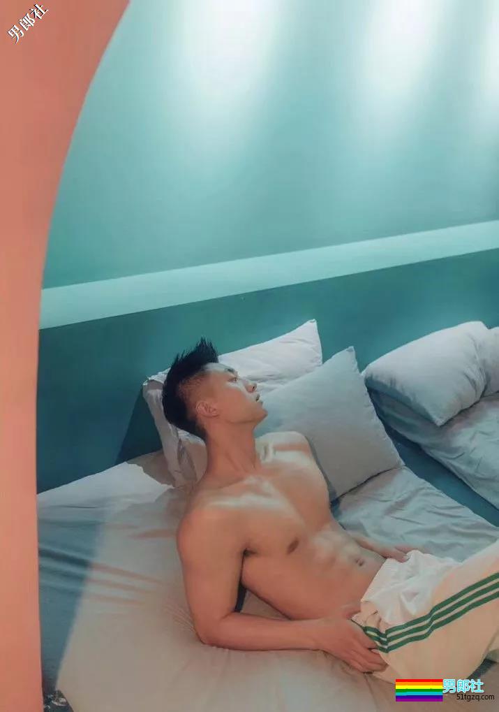 武科大1米88大长腿学弟，撩衣杀秒男星几条街 - 51虹马