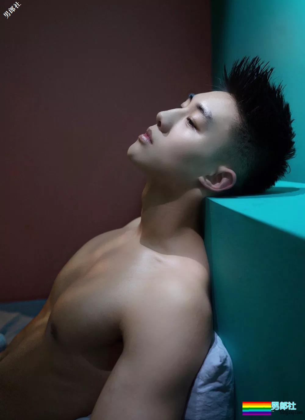 武科大1米88大长腿学弟，撩衣杀秒男星几条街 - 51虹马