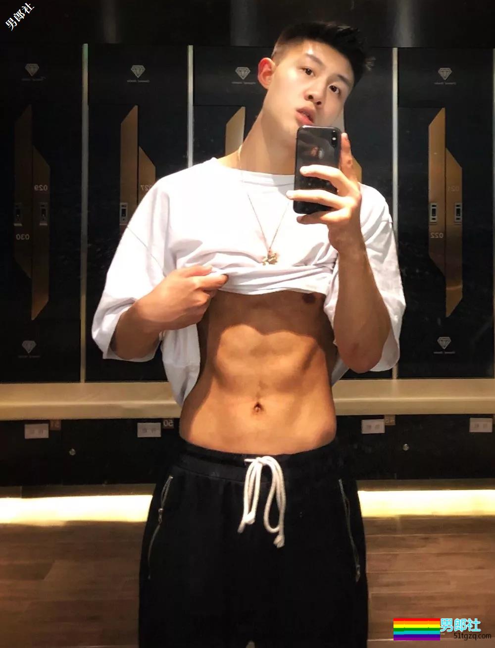 武科大1米88大长腿学弟，撩衣杀秒男星几条街 - 51虹马