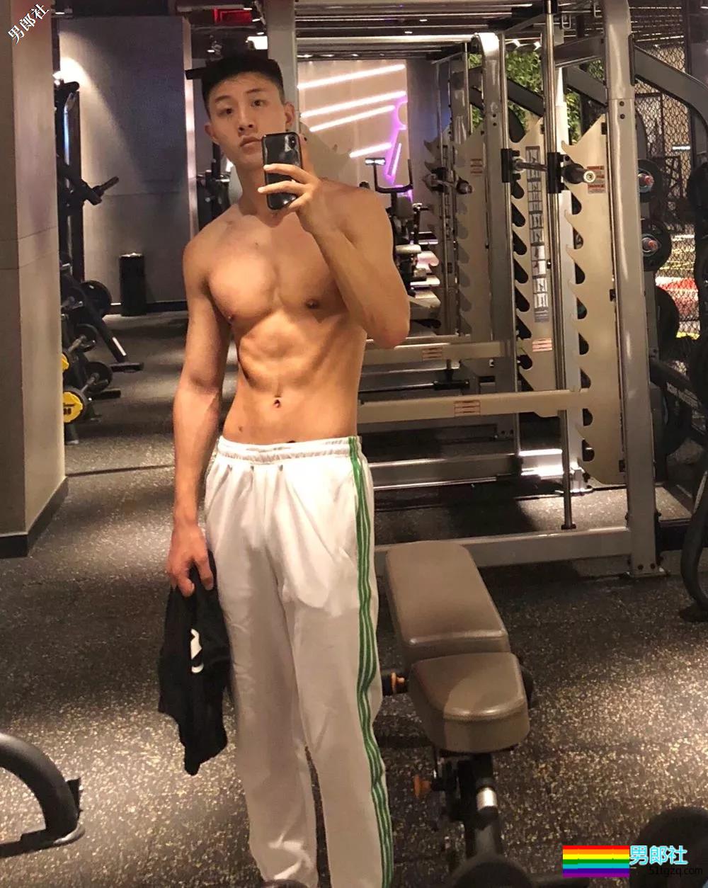 武科大1米88大长腿学弟，撩衣杀秒男星几条街 - 51虹马