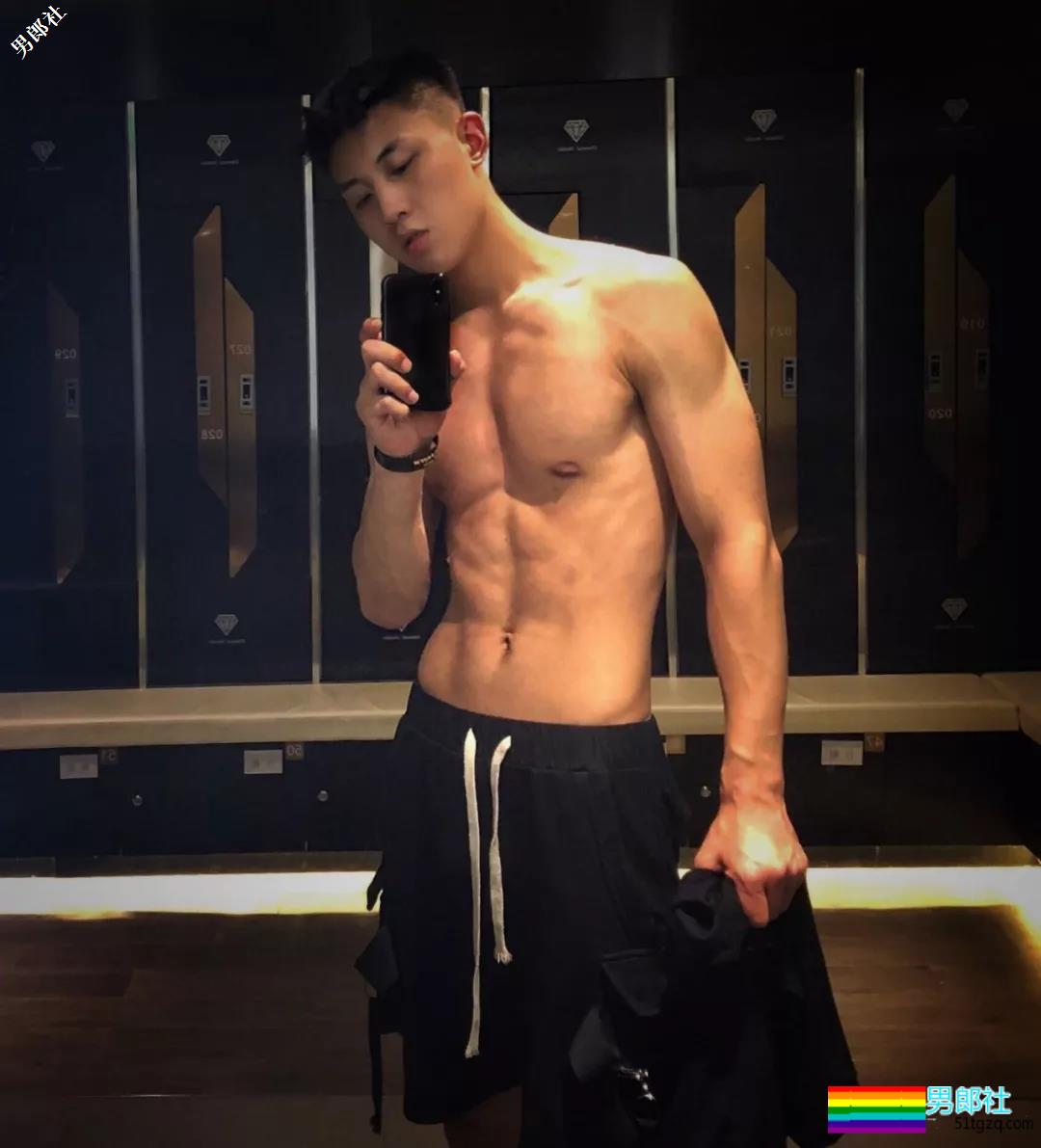 武科大1米88大长腿学弟，撩衣杀秒男星几条街 - 51虹马