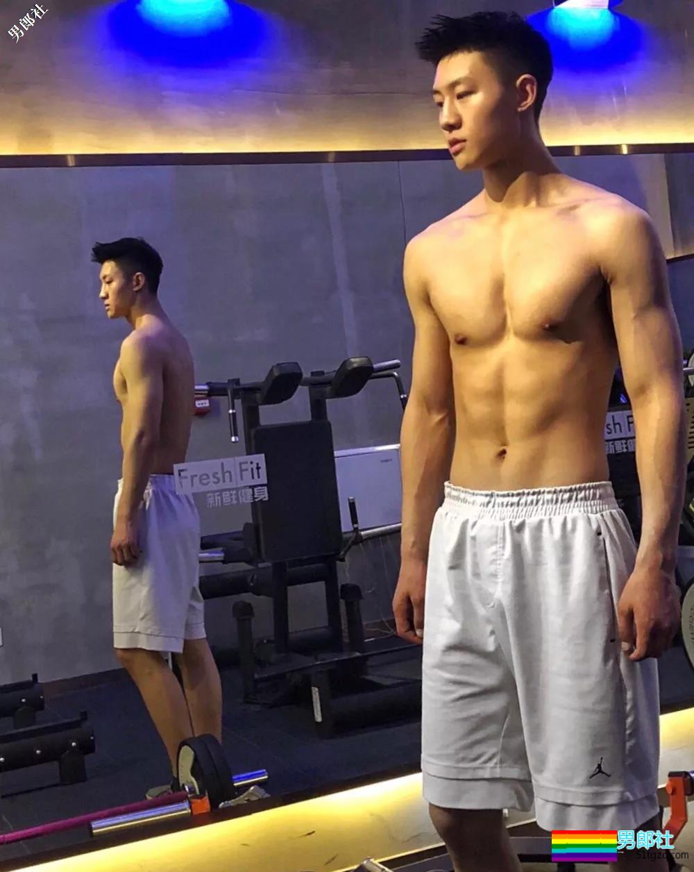 武科大1米88大长腿学弟，撩衣杀秒男星几条街 - 51虹马