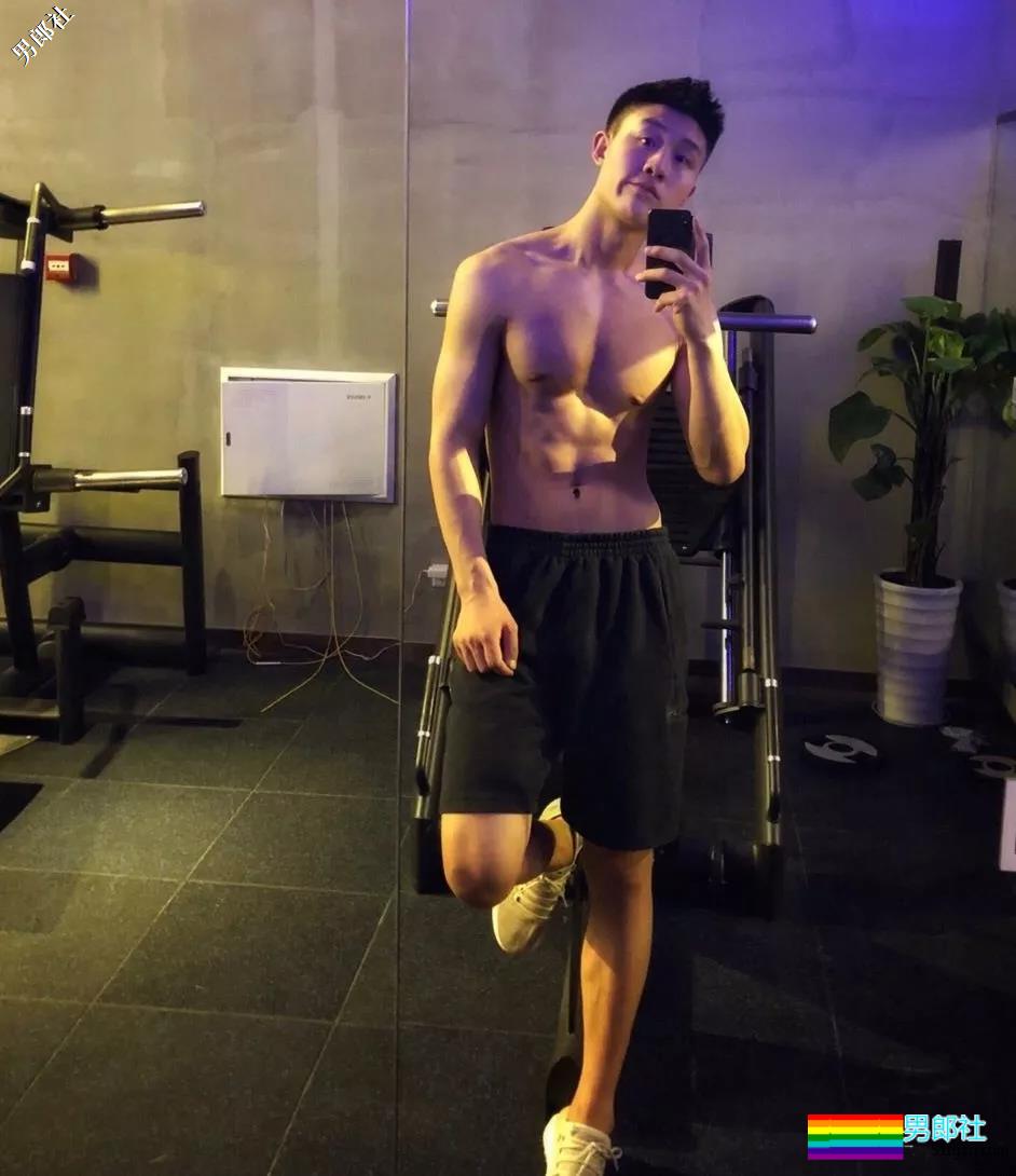 武科大1米88大长腿学弟，撩衣杀秒男星几条街 - 51虹马