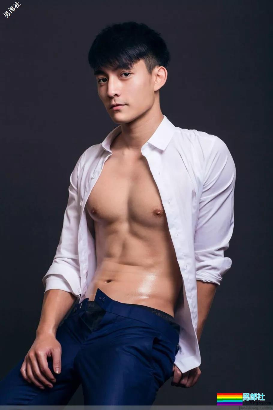 肌肉熟男大长腿抢镜...还有宝岛大学校草级小鲜肉！ - 51虹马