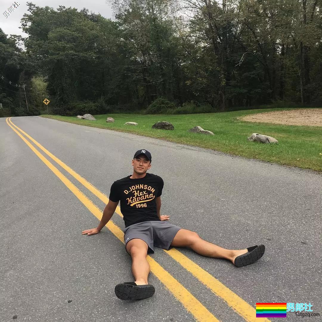 肌肉熟男大长腿抢镜...还有宝岛大学校草级小鲜肉！ - 51虹马