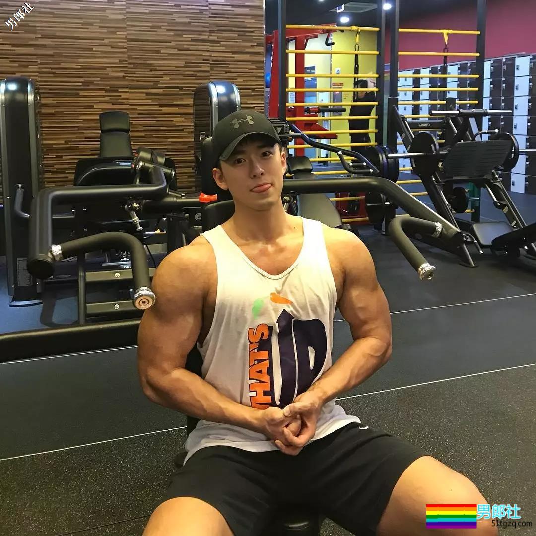 肌肉熟男大长腿抢镜...还有宝岛大学校草级小鲜肉！ - 51虹马