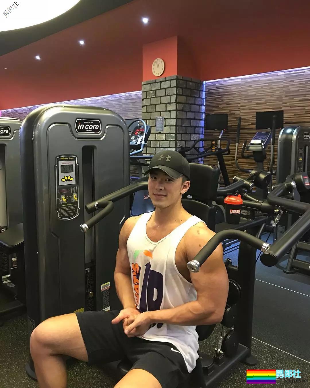 肌肉熟男大长腿抢镜...还有宝岛大学校草级小鲜肉！ - 51虹马