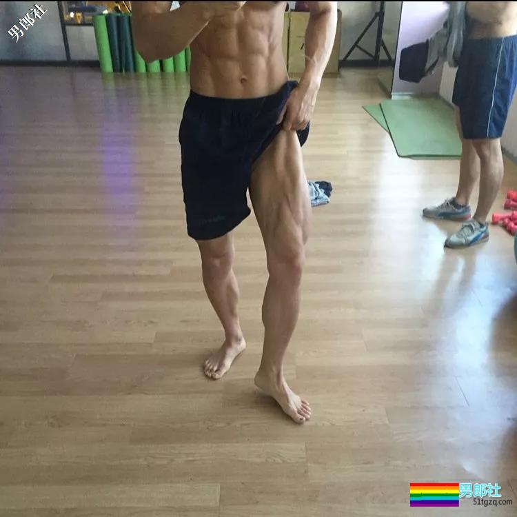 肌肉熟男大长腿抢镜...还有宝岛大学校草级小鲜肉！ - 51虹马