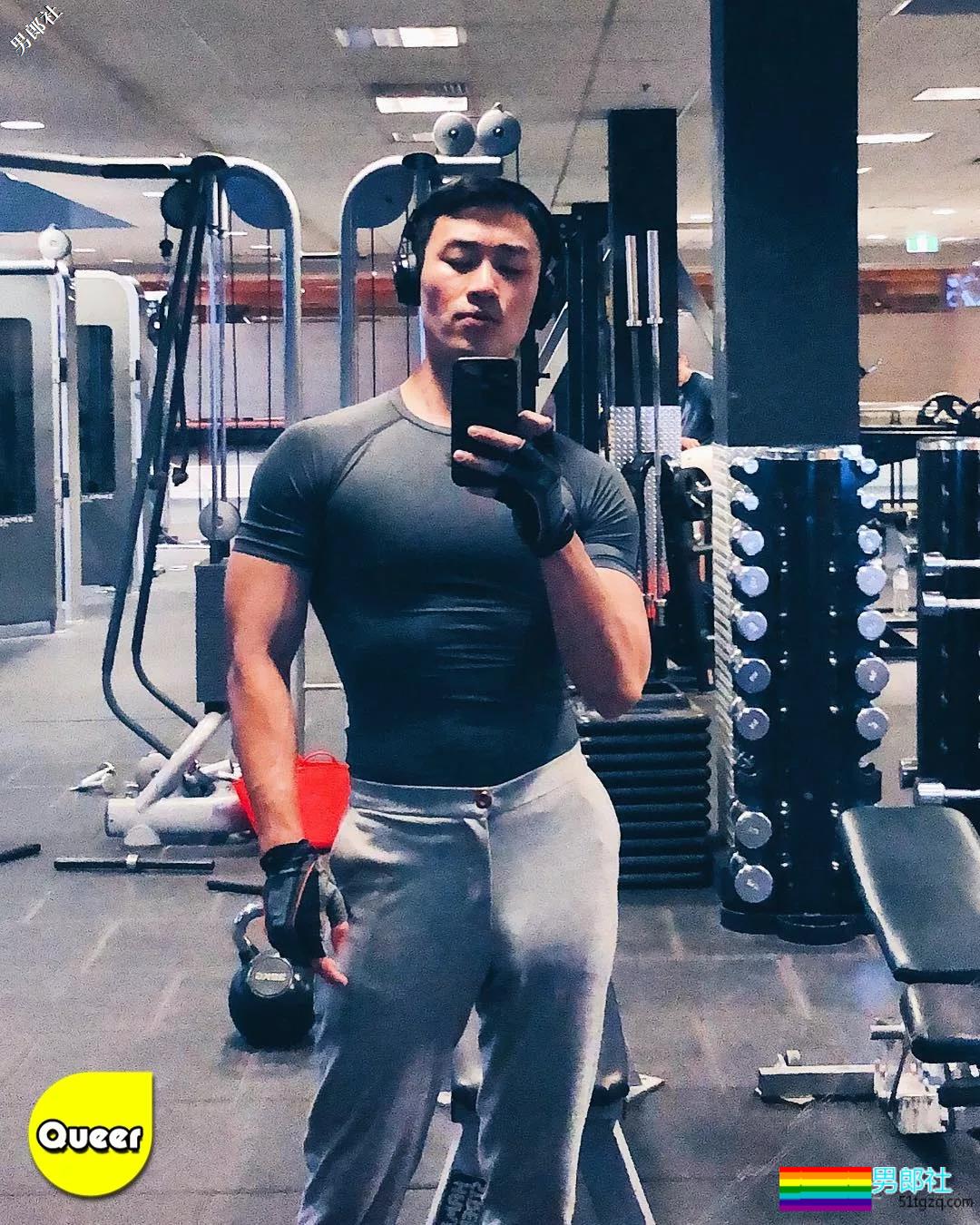 “藏雷”巨茄空少走红！健身房凸成这样我真的超可以！ - 51虹马