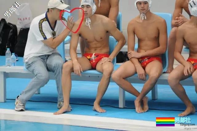 运动员还有5秒到达，盯裆猫们做好准备！ - 51虹马