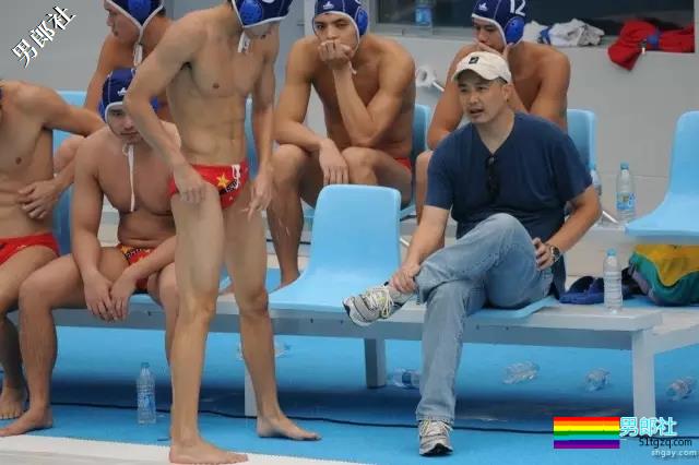 运动员还有5秒到达，盯裆猫们做好准备！ - 51虹马