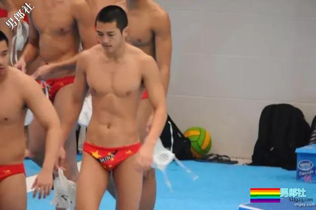 运动员还有5秒到达，盯裆猫们做好准备！ - 51虹马