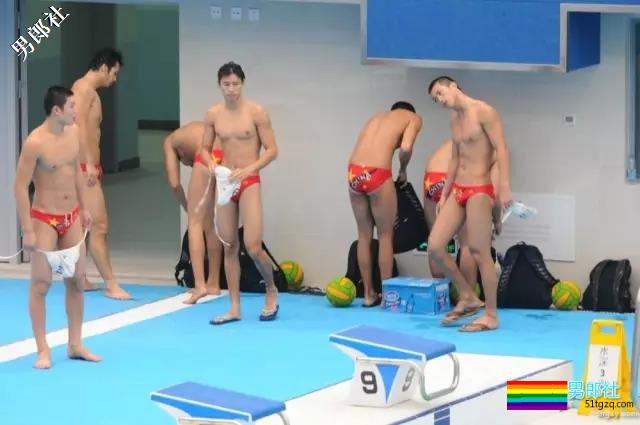 运动员还有5秒到达，盯裆猫们做好准备！ - 51虹马