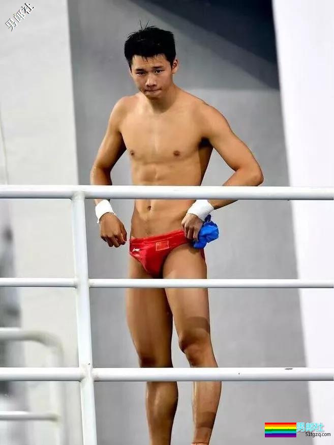 大弟弟陈艾森最新杂志写真：展现雄厚实力 - 51虹马