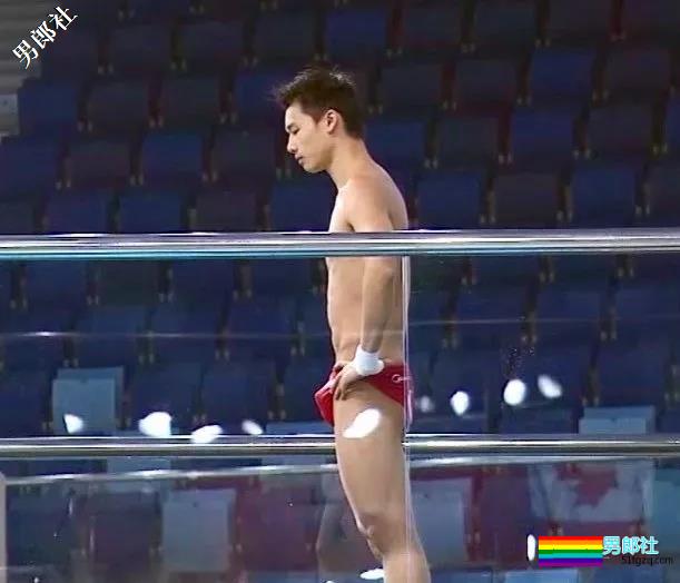 大弟弟陈艾森最新杂志写真：展现雄厚实力 - 51虹马