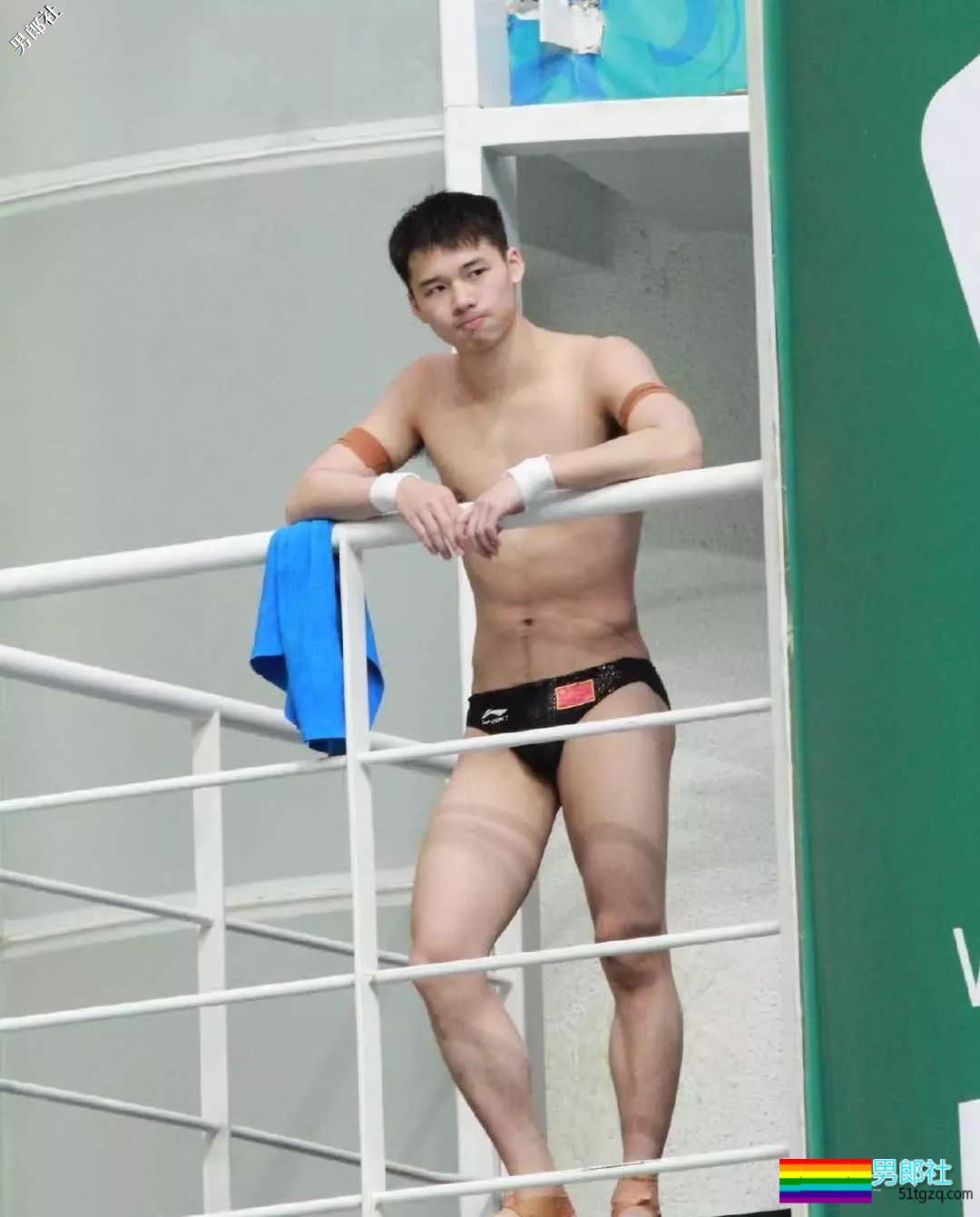 大弟弟陈艾森最新杂志写真：展现雄厚实力 - 51虹马