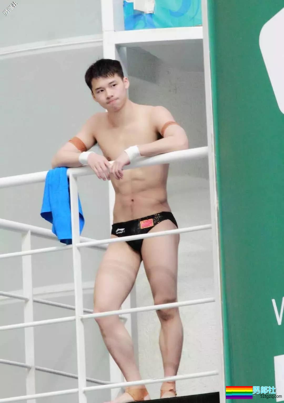 大弟弟陈艾森最新杂志写真：展现雄厚实力 - 51虹马