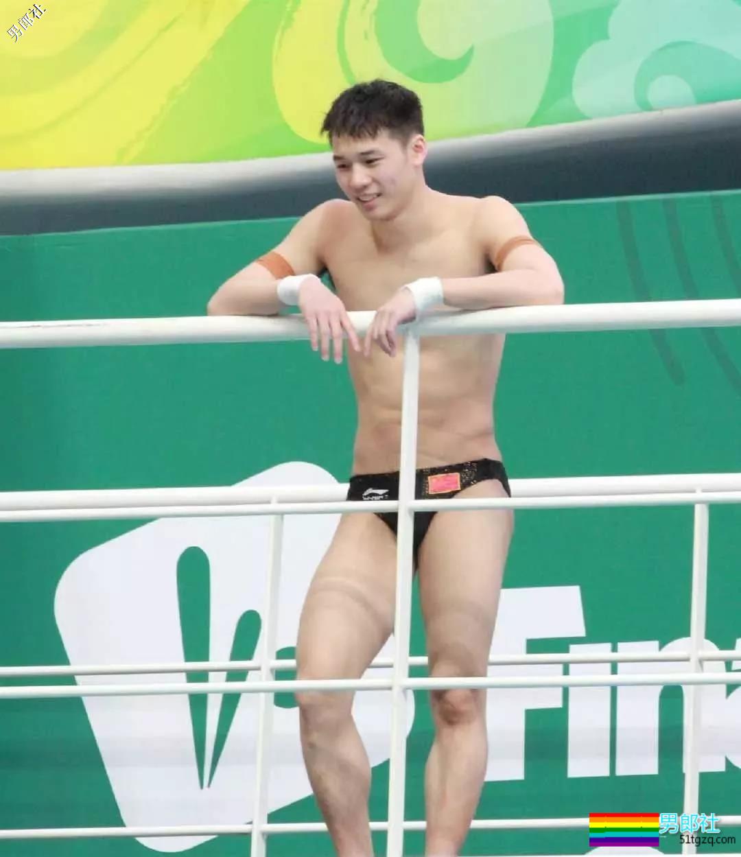 大弟弟陈艾森最新杂志写真：展现雄厚实力 - 51虹马