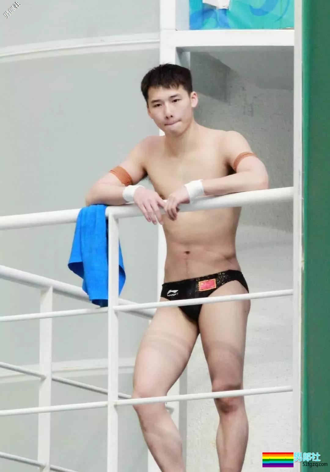 大弟弟陈艾森最新杂志写真：展现雄厚实力 - 51虹马