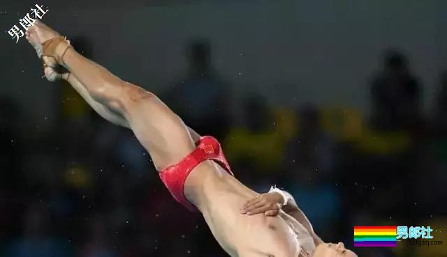 大弟弟陈艾森最新杂志写真：展现雄厚实力 - 51虹马