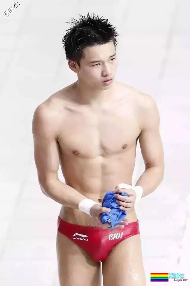 大弟弟陈艾森最新杂志写真：展现雄厚实力 - 51虹马