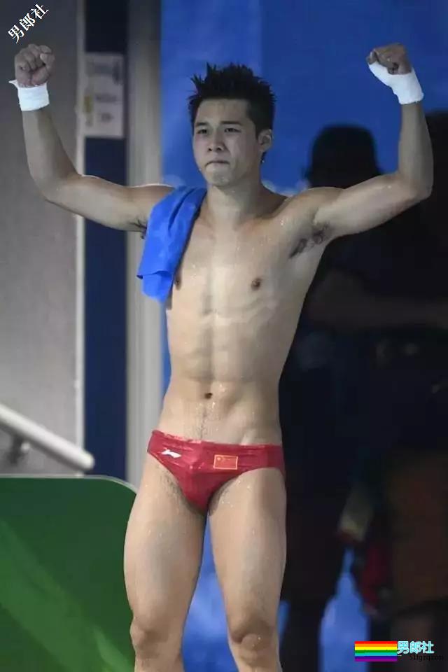 大弟弟陈艾森最新杂志写真：展现雄厚实力 - 51虹马