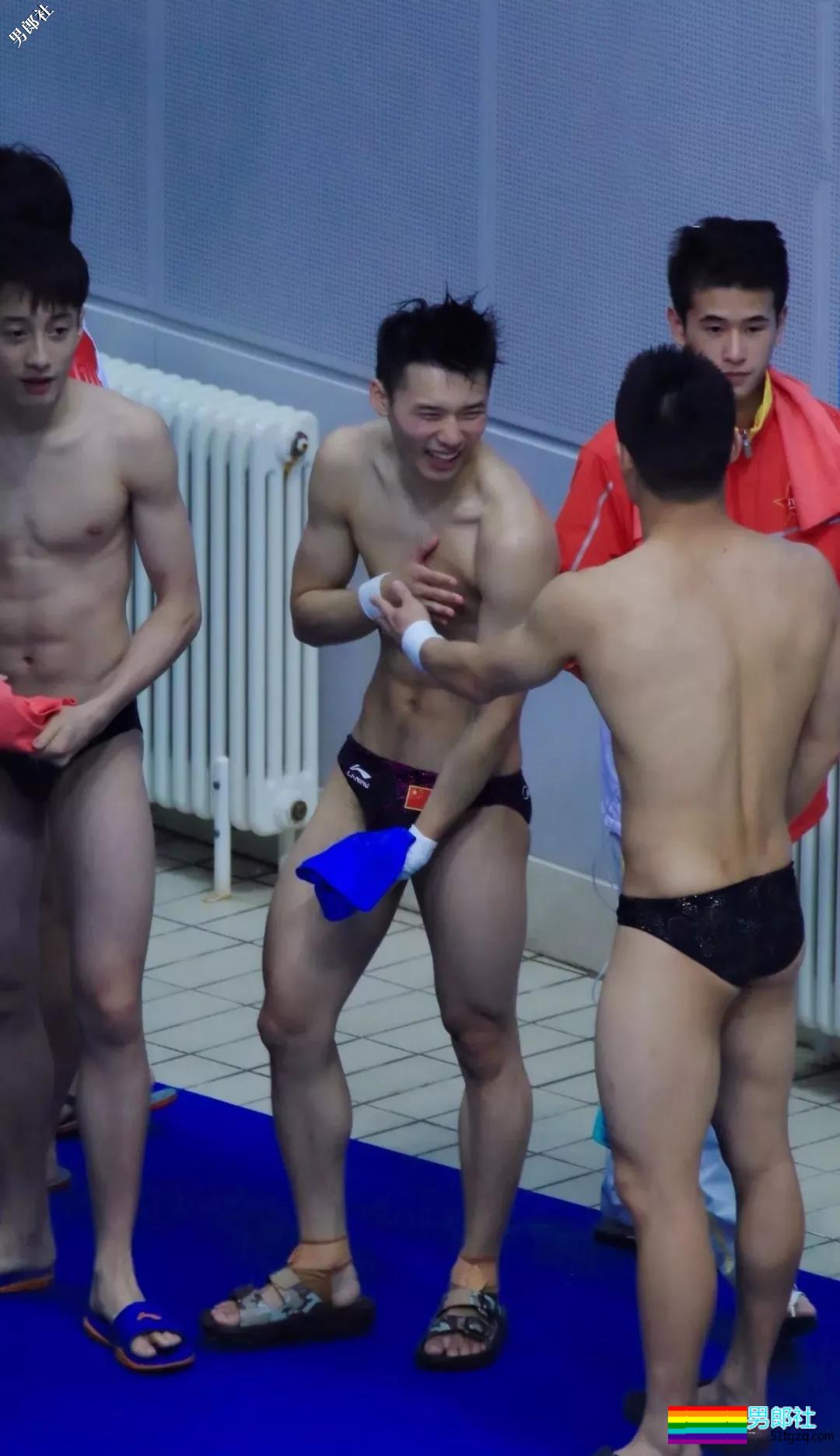 大弟弟陈艾森最新杂志写真：展现雄厚实力 - 51虹马