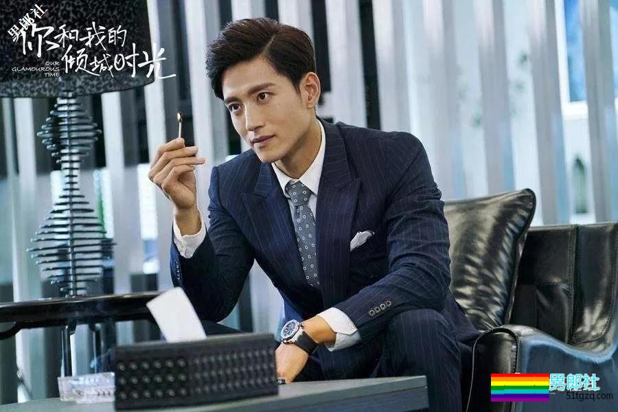 正装霸总大二被海岩相中出道,衷爱剧中秀肌肉,一身石更肌抖落一地荷尔蒙! - 51虹马 正装霸总大二被海岩相中出道,衷爱剧中秀肌肉,一身石更肌抖落一地荷尔蒙! - 51虹马