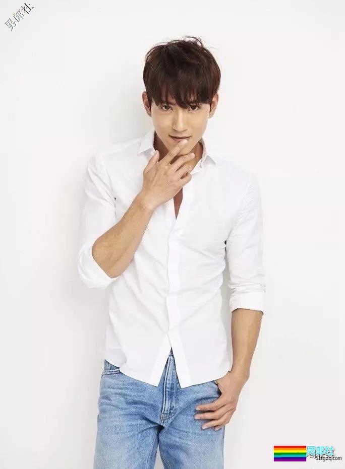 正装霸总大二被海岩相中出道,衷爱剧中秀肌肉,一身石更肌抖落一地荷尔蒙! - 51虹马 正装霸总大二被海岩相中出道,衷爱剧中秀肌肉,一身石更肌抖落一地荷尔蒙! - 51虹马