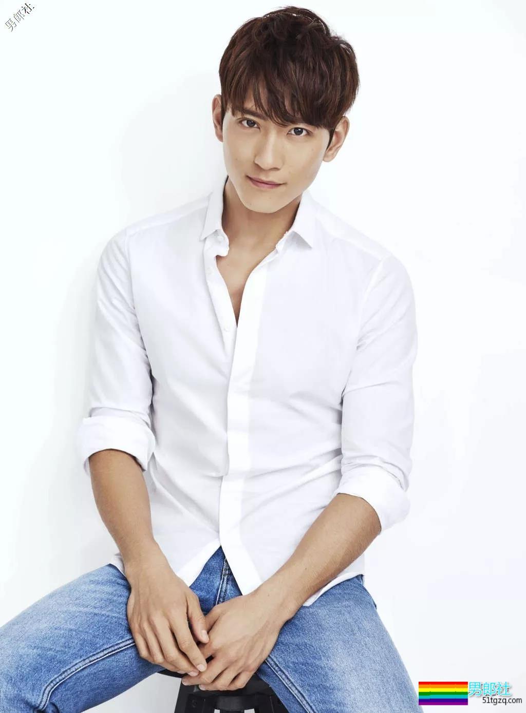 正装霸总大二被海岩相中出道,衷爱剧中秀肌肉,一身石更肌抖落一地荷尔蒙! - 51虹马 正装霸总大二被海岩相中出道,衷爱剧中秀肌肉,一身石更肌抖落一地荷尔蒙! - 51虹马