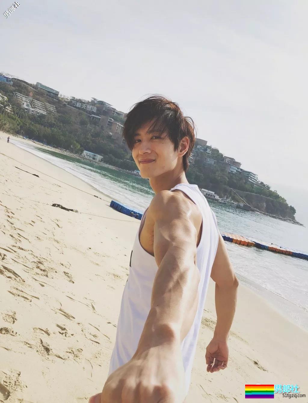 正装霸总大二被海岩相中出道,衷爱剧中秀肌肉,一身石更肌抖落一地荷尔蒙! - 51虹马 正装霸总大二被海岩相中出道,衷爱剧中秀肌肉,一身石更肌抖落一地荷尔蒙! - 51虹马