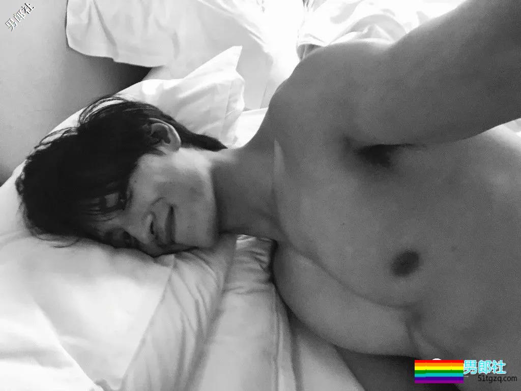 正装霸总大二被海岩相中出道,衷爱剧中秀肌肉,一身石更肌抖落一地荷尔蒙! - 51虹马 正装霸总大二被海岩相中出道,衷爱剧中秀肌肉,一身石更肌抖落一地荷尔蒙! - 51虹马